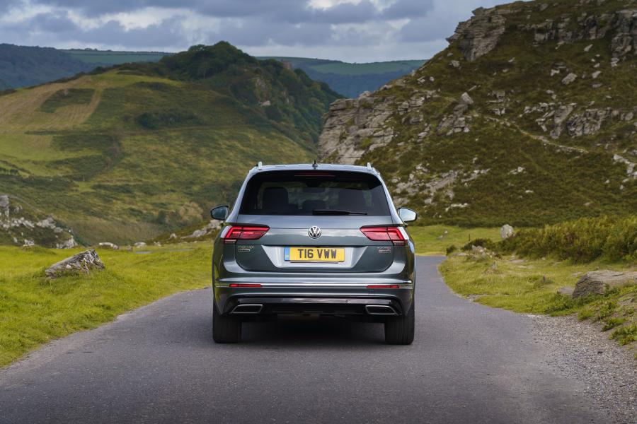  Volkswagen Tiguan Allspace R-Line 2018 года  (UK) (фото 7 из 40)